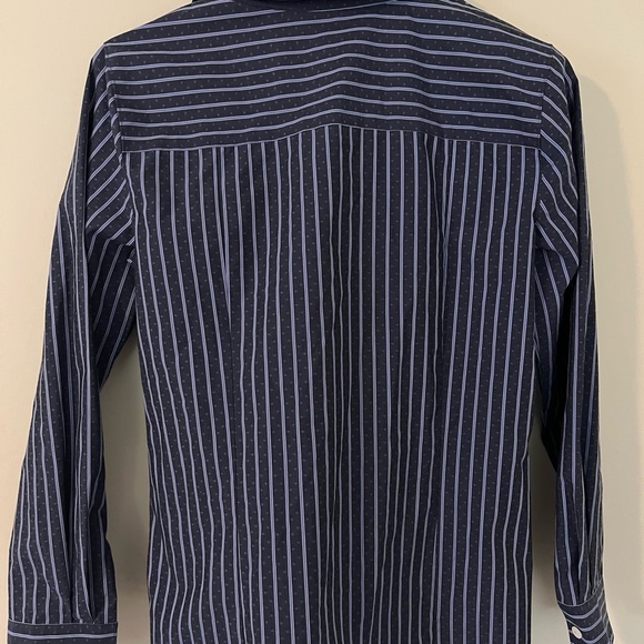 Foxcroft wrinkle free fitted size 2 button down shirt - Picture 3 of 3